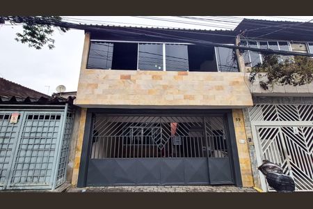 Casa para alugar com 299m², 3 quartos e 1 vaga Casa para alugar com 299m², 3 quartos e 1 vagaFachada