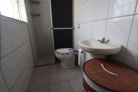 Banheiro da Suíte de casa para alugar com 2 quartos, 40m² em Chácara Mafalda, São Paulo