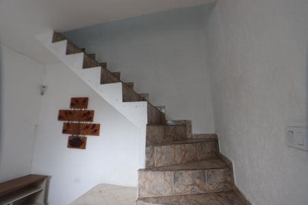 Casa para alugar com 120m², 2 quartos e 1 vagaEscada
