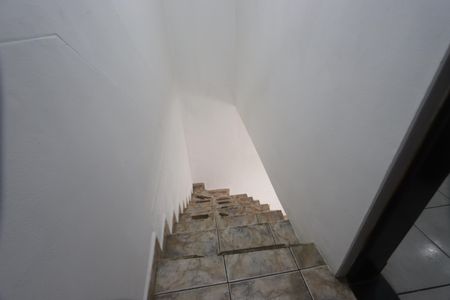 Casa para alugar com 120m², 2 quartos e 1 vagaEscada