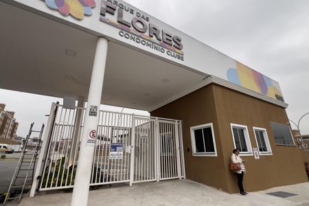 Fachada com placa grande de apartamento para alugar com 2 quartos, 42m² em Vila Alzira, Guarulhos