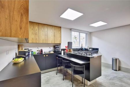 Casa à venda com 3 quartos, 220m² em Chácara Santo Antônio (Zona Sul), São Paulo