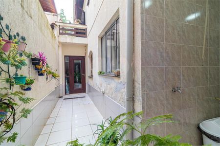 Casa à venda com 104m², 4 quartos e 2 vagas
