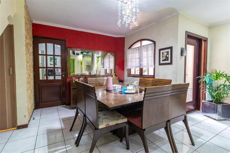 Casa à venda com 104m², 4 quartos e 2 vagas