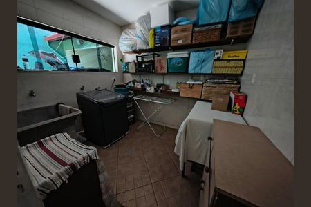 Casa à venda com 3 quartos, 238m² em Vila Cecilia Maria, Santo André