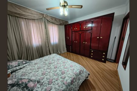 Casa à venda com 3 quartos, 238m² em Vila Cecilia Maria, Santo André