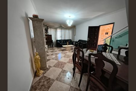 Casa à venda com 3 quartos, 238m² em Vila Cecilia Maria, Santo André