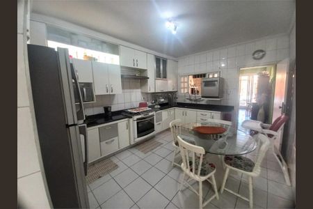 Casa à venda com 175m², 3 quartos e 1 vaga