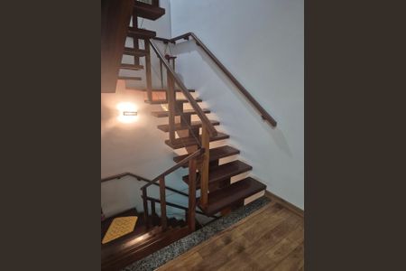 Casa de condomínio à venda com 180m², 3 quartos e 2 vagas