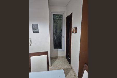 Casa de condomínio à venda com 180m², 3 quartos e 2 vagas