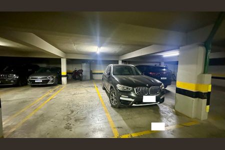 Apartamento à venda com 160m², 3 quartos e 3 vagas Apartamento à venda com 160m², 3 quartos e 3 vagasVagas de garagem