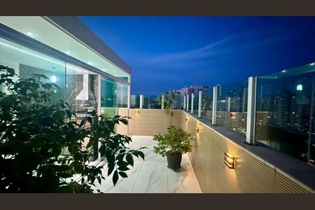 Apartamento à venda com 160m², 3 quartos e 3 vagas Apartamento à venda com 160m², 3 quartos e 3 vagasTerraço