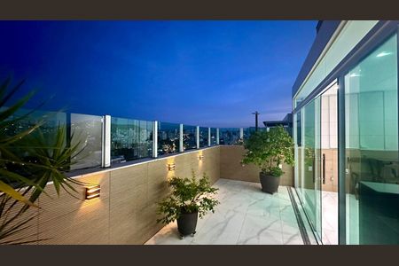 Apartamento à venda com 160m², 3 quartos e 3 vagas Apartamento à venda com 160m², 3 quartos e 3 vagasTerraço