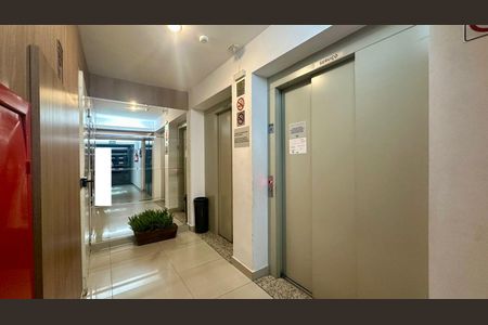 Apartamento à venda com 160m², 3 quartos e 3 vagas Apartamento à venda com 160m², 3 quartos e 3 vagasHall de elevadores