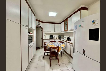 Apartamento à venda com 210m², 3 quartos e 1 vaga