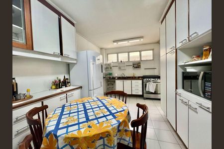 Apartamento à venda com 210m², 3 quartos e 1 vaga