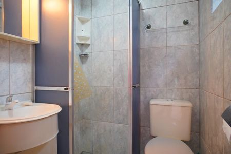 Banheiro  de casa para alugar com 1 quarto, 45m² em Sarandi, Porto Alegre