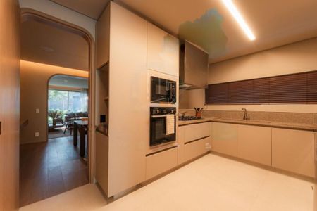Casa à venda com 4 quartos, 701m² em Alto de Pinheiros, São Paulo