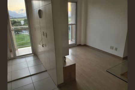Sala de apartamento para alugar com 2 quartos, 52m² em Marechal Hermes, Rio de Janeiro