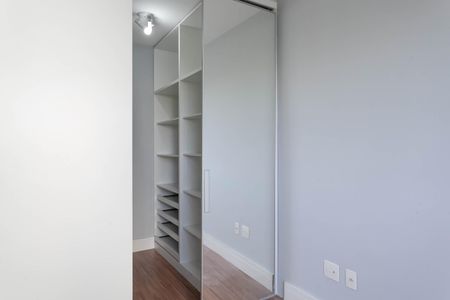 Apartamento à venda com 90m², 3 quartos e 1 vaga Apartamento à venda com 90m², 3 quartos e 1 vagaCloset da suíte