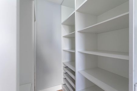 Apartamento à venda com 90m², 3 quartos e 1 vaga Apartamento à venda com 90m², 3 quartos e 1 vagaCloset da suíte