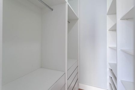 Apartamento à venda com 90m², 3 quartos e 1 vaga Apartamento à venda com 90m², 3 quartos e 1 vagaCloset da suíte