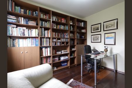 Casa de condomínio à venda com 156m², 4 quartos e 3 vagasQuarto