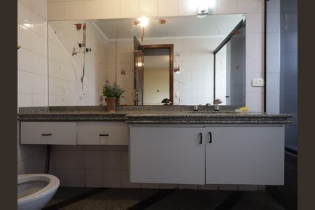 Casa de condomínio à venda com 156m², 4 quartos e 3 vagasBanheiro da Suíte 2