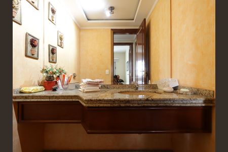Casa de condomínio à venda com 156m², 4 quartos e 3 vagasLavabo