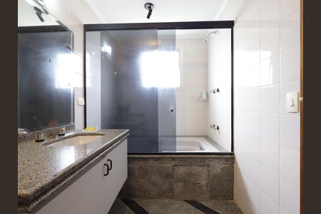 Casa de condomínio à venda com 156m², 4 quartos e 3 vagasBanheiro da Suíte 2