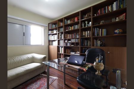 Casa de condomínio à venda com 156m², 4 quartos e 3 vagasQuarto