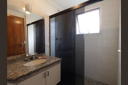 Casa de condomínio à venda com 156m², 4 quartos e 3 vagasBanheiro da Suíte 1