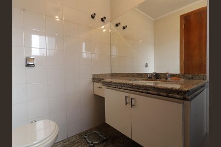 Casa de condomínio à venda com 156m², 4 quartos e 3 vagasBanheiro da Suíte 1