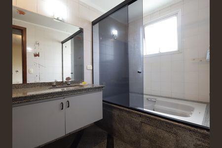 Casa de condomínio à venda com 156m², 4 quartos e 3 vagasBanheiro da Suíte 2