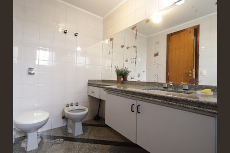 Casa de condomínio à venda com 156m², 4 quartos e 3 vagasBanheiro da Suíte 2