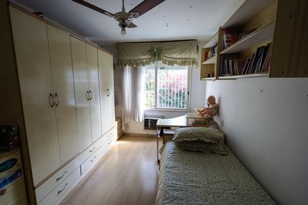 Suíte 1 de casa à venda com 3 quartos, 495m² em Santa Cecília, Porto Alegre