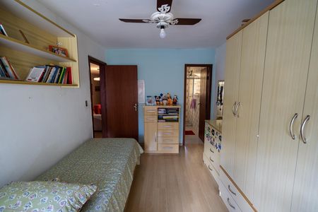 Suíte 1 de casa à venda com 3 quartos, 495m² em Santa Cecília, Porto Alegre