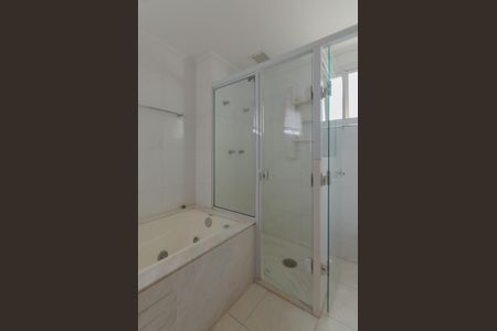 Apartamento à venda com 229m², 4 quartos e 4 vagasBanheiro da Suíte 4