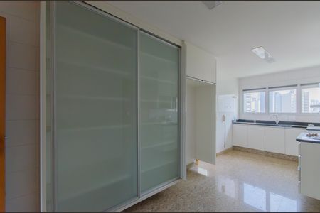 Apartamento à venda com 229m², 4 quartos e 4 vagasCozinha