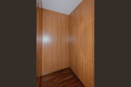 Apartamento à venda com 229m², 4 quartos e 4 vagasSuíte 4