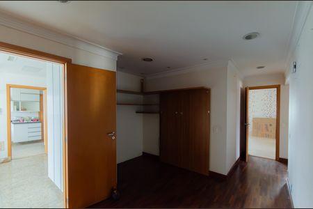 Apartamento à venda com 229m², 4 quartos e 4 vagasCorredor dos Quartos