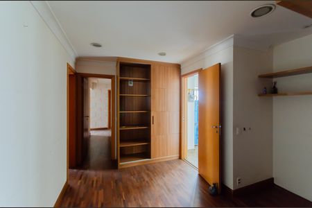 Apartamento à venda com 229m², 4 quartos e 4 vagasCorredor dos Quartos