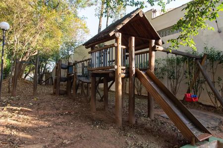 Apartamento à venda com 229m², 4 quartos e 4 vagasÁrea comum - Playground