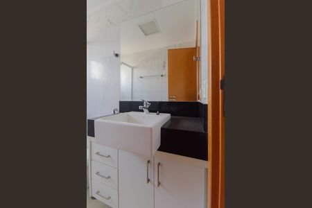 Apartamento à venda com 229m², 4 quartos e 4 vagasBanheiro da Suíte 1