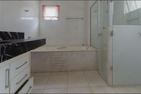 Apartamento à venda com 229m², 4 quartos e 4 vagasBanheiro da Suíte 4