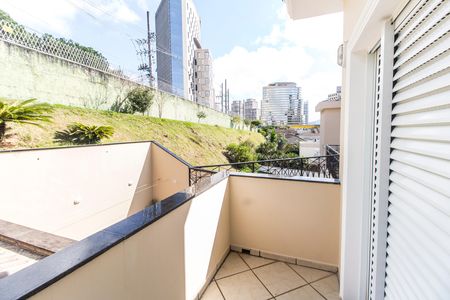 Casa à venda com 500m², 4 quartos e 4 vagas Casa à venda com 500m², 4 quartos e 4 vagasVaranda
