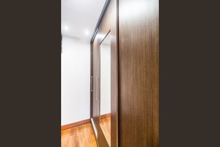 Casa à venda com 500m², 4 quartos e 4 vagas Casa à venda com 500m², 4 quartos e 4 vagasCloset da suíte