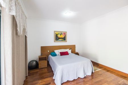 Casa à venda com 500m², 4 quartos e 4 vagas Casa à venda com 500m², 4 quartos e 4 vagasSuíte 4