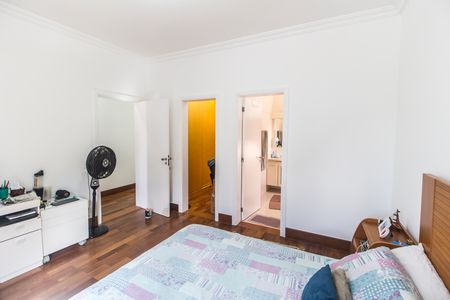 Casa à venda com 500m², 4 quartos e 4 vagas Casa à venda com 500m², 4 quartos e 4 vagasSuíte 1