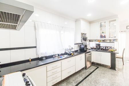 Casa à venda com 500m², 4 quartos e 4 vagas Casa à venda com 500m², 4 quartos e 4 vagasCozinha